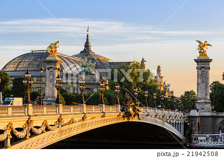 Alexander III bridge at dawn in Paris  Alexander III bridge at dawn in Paris  21942508