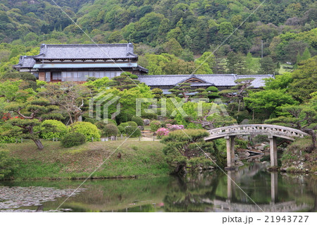 新緑の毛利氏庭園と本邸 21943727