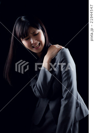 ビジネスウーマン、肩こり ビジネスウーマン、肩こり 21944547
