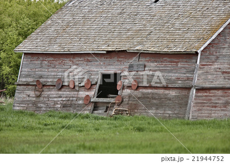 Old Abandoned Barn Old Abandoned Barn 21944752