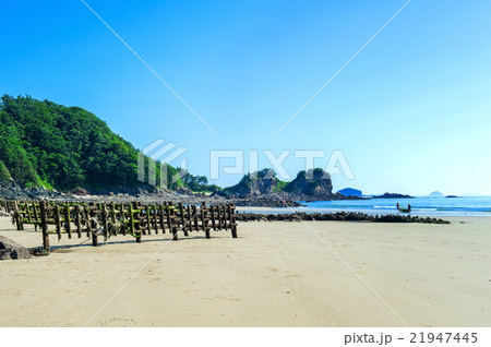 Beautiful seascape and blue sky. Beautiful seascape and blue sky. 21947445