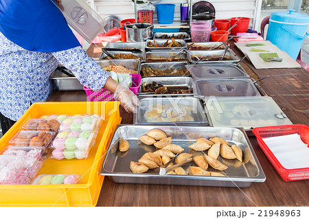 Vendor selling Malay sweet cakes food at stall 21948963