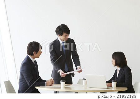ビジネス ミーティングシーン ビジネス ミーティングシーン 21952138
