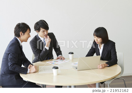 ビジネス　ミーティングシーン 21952162