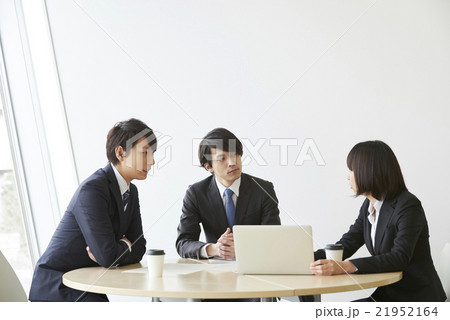 ビジネス　ミーティングシーン 21952164