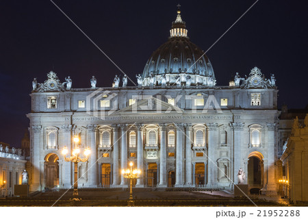 Basilica of Saint Peter by night, Vatican, Rome 21952288