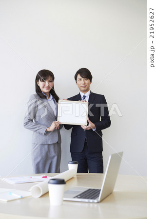 ビジネス　ミーティングシーン 21952627