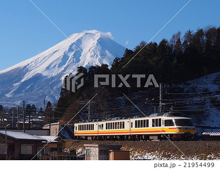 パノラマエクスプレスアルプス塗装の富士山特急と富士山 富士急大月線 三つ峠ー寿 パノラマエクスプレスアルプス塗装の富士山特急と富士山 富士急大月線 三つ峠ー寿 21954499