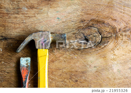Close up of rusty hammer and chisel on old wood Close up of rusty hammer and chisel on old wood 21955326