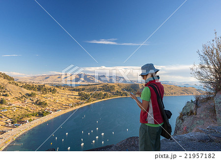 Sharing life moments using technology in scenic spot Sharing life moments using technology in scenic spot 21957182
