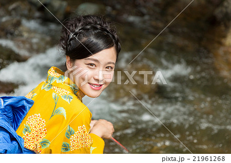 浴衣を着た女性 21961268