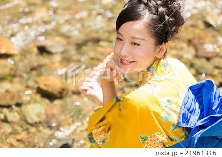 浴衣を着た女性 浴衣を着た女性 21961316