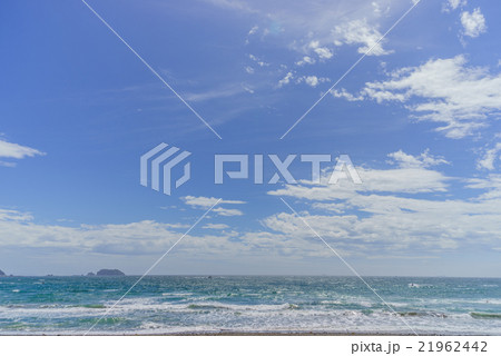 夏の保田駅近くの海岸風景 夏の保田駅近くの海岸風景 21962442