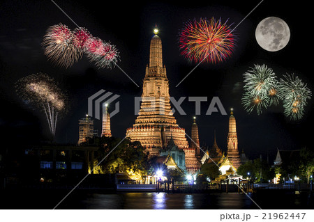 Wat arun under new year celebration time Wat arun under new year celebration time 21962447
