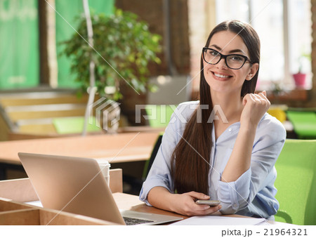 Positive girl working in the office 21964321