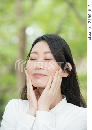 白い肌の女性 白い肌の女性 21964619