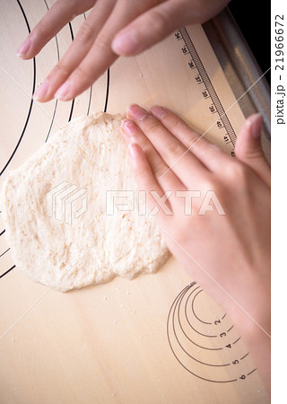 手作りパン 21966672