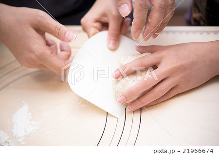 手作りパン 21966674