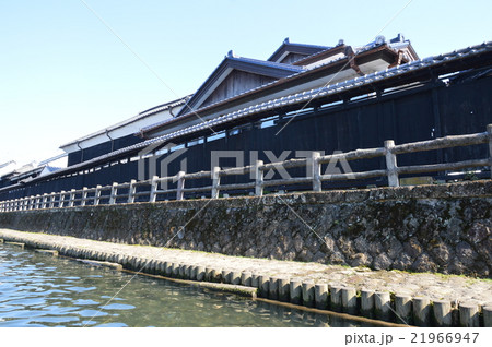 巴波川沿いに建ち並ぶ「蔵屋敷」（栃木県栃木市） 21966947