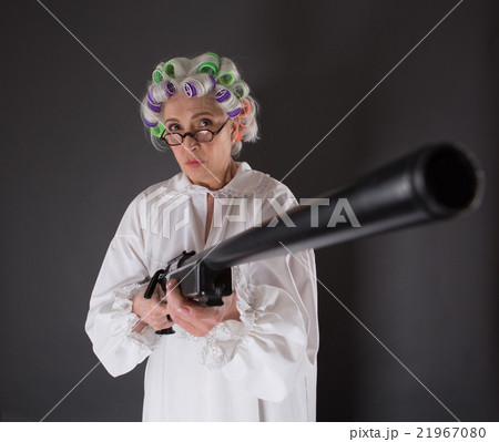 Grandmother in defence 21967080