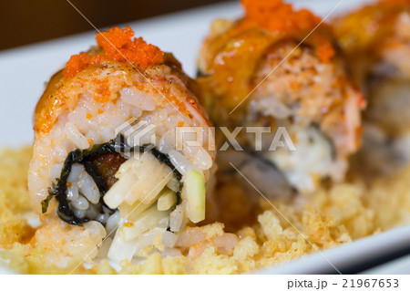 Sushi roll with salmon and shrimp tempura 21967653