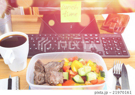 eating at workplace 21970161