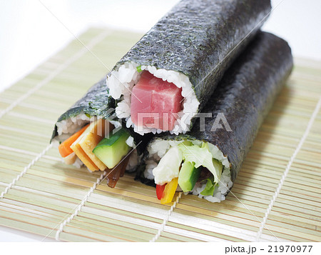 三本の恵方巻き 21970977
