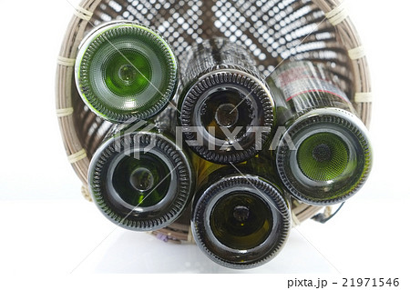 wine in wicker basket isolated on white background wine in wicker basket isolated on white background 21971546