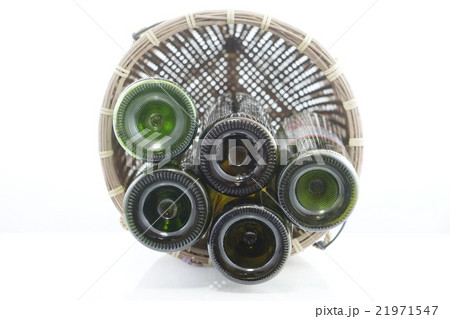 wine in wicker basket isolated on white background wine in wicker basket isolated on white background 21971547