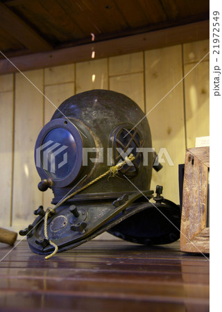 ヘルメット式潜水機　ダイバー　道具　潜る　ダイビング 21972549