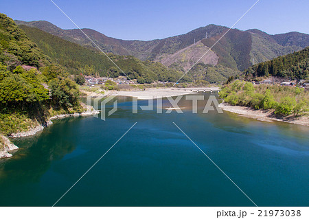 高知県四万十市 四万十川と口屋内沈下橋の写真素材