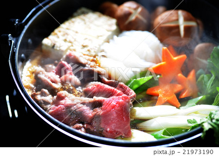 すき焼き　スキヤキ　すきやき　sukiyaki　鍋　牛肉　豆腐　野菜　おいしい　冬　季節 21973190