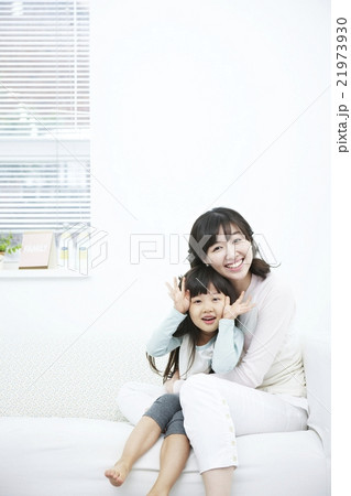 幸せな娘とママ 21973930