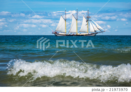Windjammer in Warnemuende 21973970