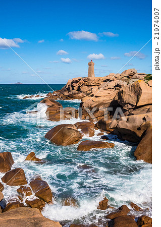 Atlantic ocean coast in Brittany 21974007