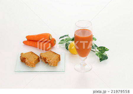 自家製人参ケーキとニンジンジュース 21979558