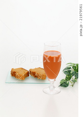 自家製人参ケーキとニンジンジュース 21979561