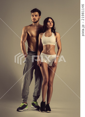 Young athletic man and woman Young athletic man and woman 21981146