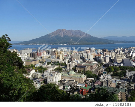 桜島全景（鹿児島市城山展望台より） 21982183