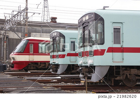 冬の西鉄柳川車両基地に留置中の西鉄電車（福岡県柳川市） 21982620