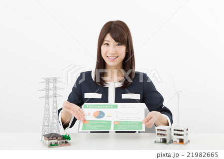 案内する女性 21982665