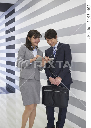 ビジネス　ミーティングシーン 21984469
