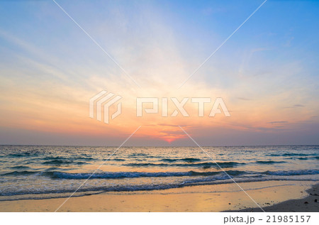 sunrise at sea 21985157