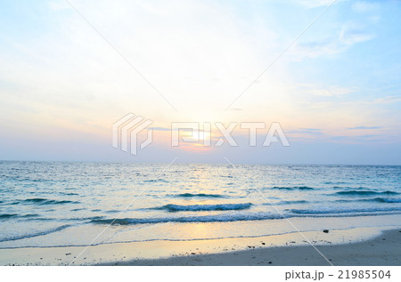 sunrise at sea 21985504