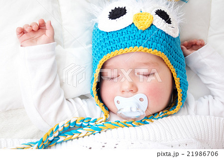 seven month old baby sleeping in the bed seven month old baby sleeping in the bed 21986706