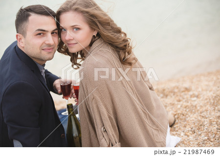 Young couple in love 21987469