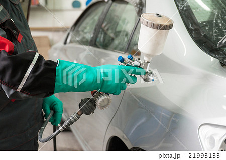 painting a car  21993133