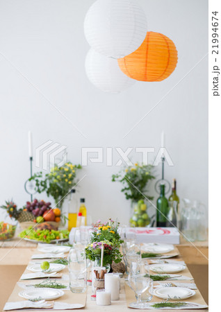 Dinner table 21994674