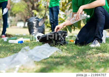 Collecting garbage 21994707