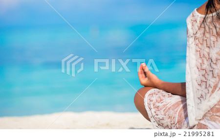 Young woman in the lotus posture close up 21995281